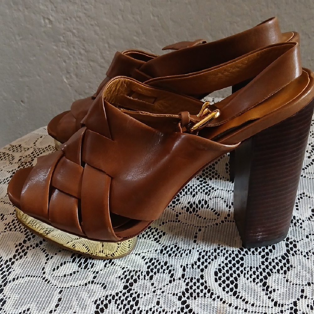 Michael Kors Brown Leather Heels with Woven Design - Picture 2 of 9